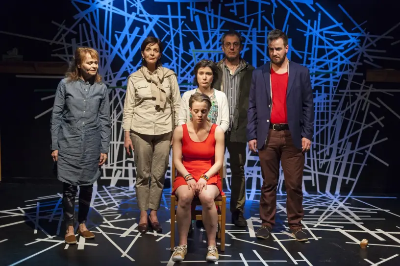 Monique Spaziani, Micheline Bernard, Marie-Ève Milot, Henri Chassé, Robin-Joël Cool, Émilie Cormier. Photo: Jeremie Battaglia